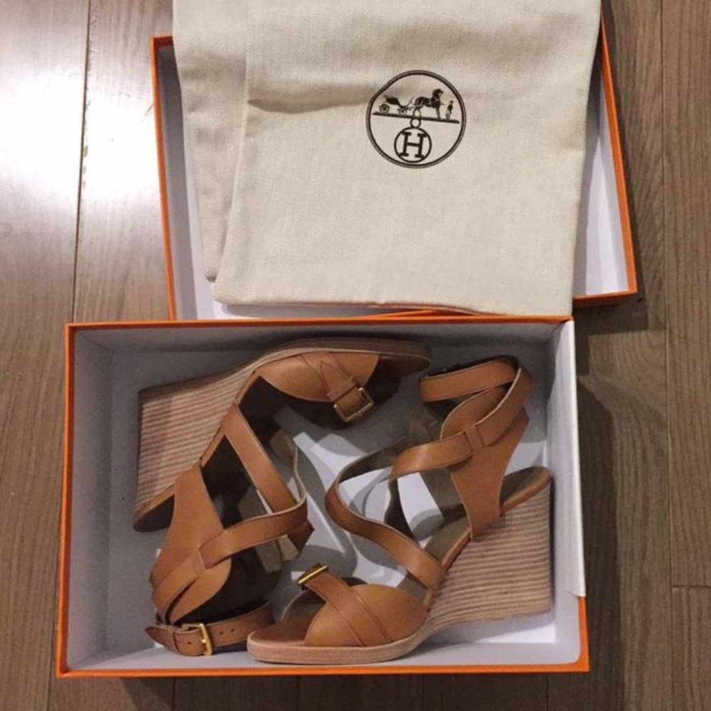 Authentic Hermes Gold Giorno Wedges